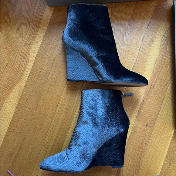 Aquatalia Velvet Bootie New in Box Vintage - Picture 3 of 11